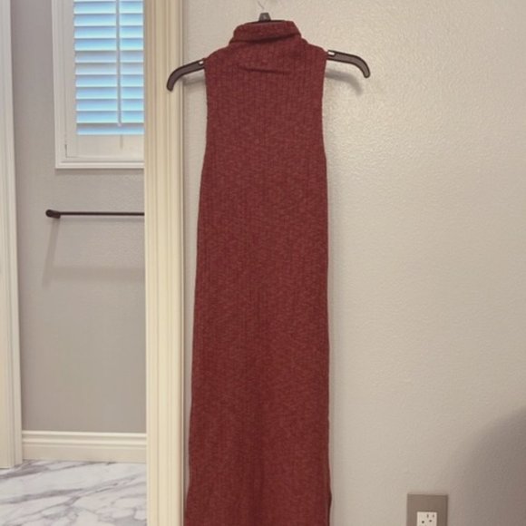 C&V Chelsea & Violet Sleeveless Slit Hem Midi Dress - Picture 6 of 11